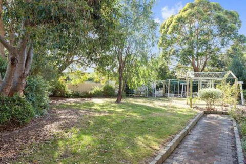 GUMS & ROSES Family Home In The Heart Of Town. - Accommodation Georgetown 0