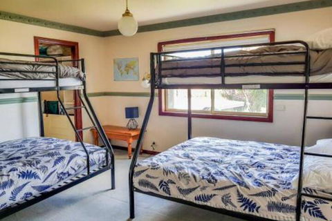 GUMS & ROSES Family Home In The Heart Of Town. - Accommodation Georgetown 1