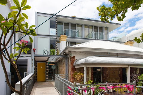 Chic Apartment With Rooftop - Accommodation Georgetown 1