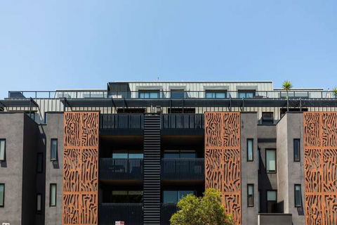 Spacious 2 Bedroom Inner City Townhouse With Private Rooftop - Accommodation Georgetown 1