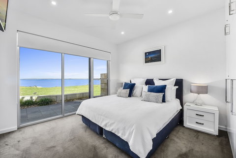 Aloha Waterfront Properties - Accommodation Georgetown 5