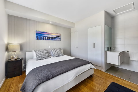 Aloha Waterfront Properties - Accommodation Georgetown 2