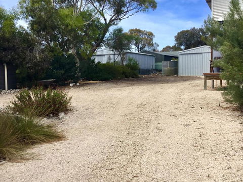 Samphire Beach House - Accommodation Georgetown 1