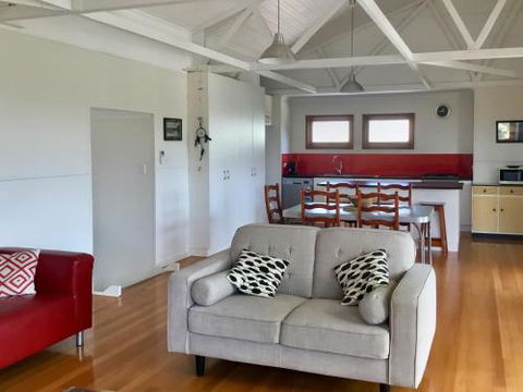 Samphire Beach House - Accommodation Georgetown 4