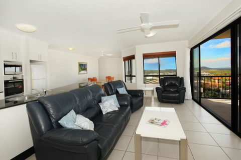 Unit 4 Beaumont Sur Mer 13 15 Pacific Terrace Coolum Beach 400 BOND LINEN SUPPLIED - Accommodation Georgetown 4