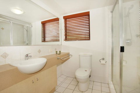 Unit 4 Beaumont Sur Mer 13 15 Pacific Terrace Coolum Beach 400 BOND LINEN SUPPLIED - Accommodation Georgetown 2