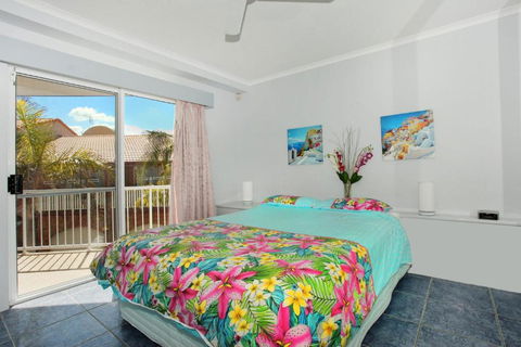 Unit 4 Coolum Sands Apartments 34 First Avenue Coolum Beach 400 BOND LINEN SUPPLIED - Accommodation Georgetown 1