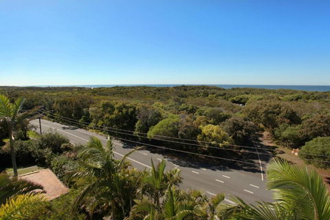 Unit 4 Coolum Sands Apartments 34 First Avenue Coolum Beach 400 BOND LINEN SUPPLIED - Accommodation Georgetown 3