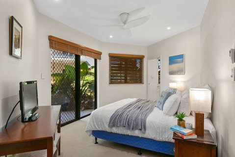 Beachfront Apartment With Ocean Views - Accommodation Georgetown 6