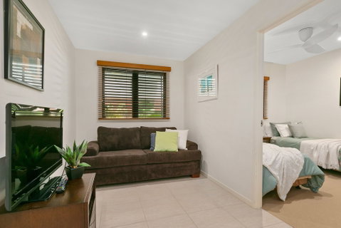 Beachfront Apartment With Ocean Views - Accommodation Georgetown 2