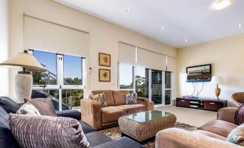 COASTAL SOUL VILLA At BROADBEACH - Accommodation Georgetown 5