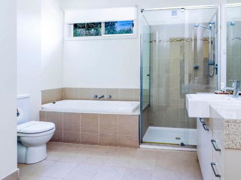 COASTAL SOUL VILLA At BROADBEACH - Accommodation Georgetown 4