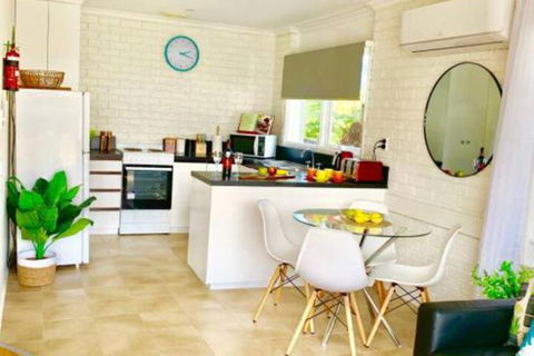 PARADISE COURT VILLA 1 Free Wifi - Accommodation Georgetown 0