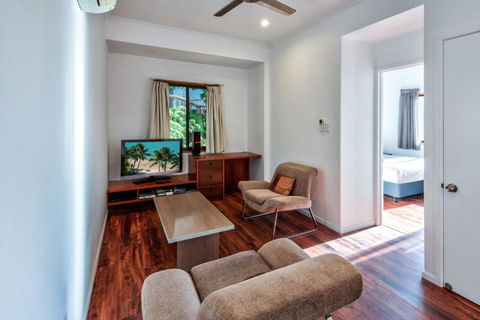 Uisce Luxury Holiday House With Jacuzzi Pool Table Cinema Premium Foxtel & Two Buggies - Accommodation Georgetown 4