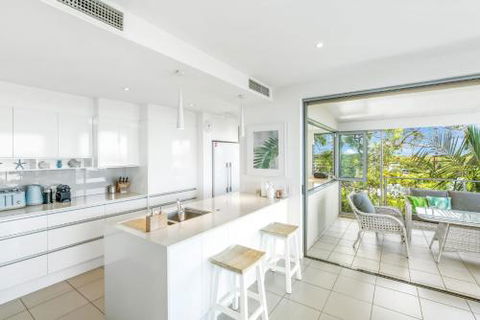 Unit 6 Rainbow Sea Rainbow Beach Amazing Ocean Views Aircon Wi Fi Pool Walk To Beach - Accommodation Georgetown 2