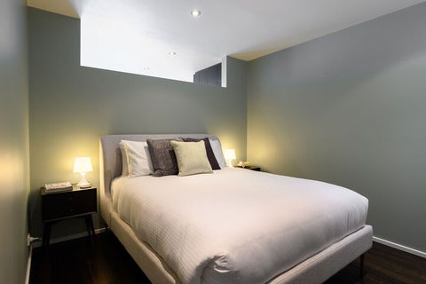 LUCY Laneway Art Fed Square Bars & Flinderst St. Station - Accommodation Georgetown 6