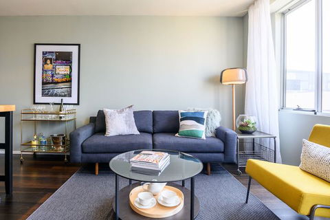 LUCY Laneway Art Fed Square Bars & Flinderst St. Station - Accommodation Georgetown 3