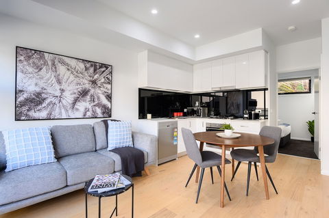 CARLISLE Bright Townhouse In Great Location - Accommodation Georgetown 2