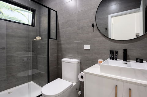 CARLISLE Bright Townhouse In Great Location - Accommodation Georgetown 1