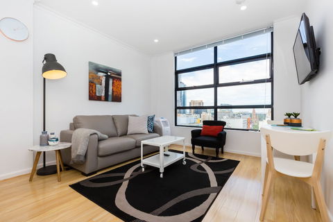 ROLAND, 1BDR Melbourne Apartment - Accommodation Georgetown 4