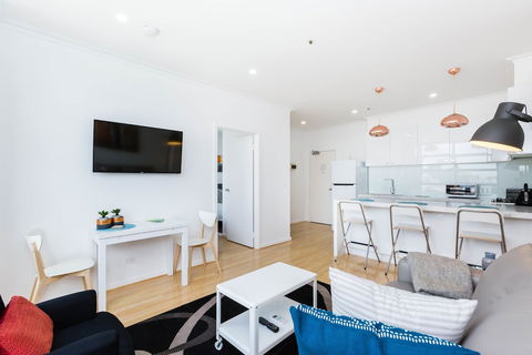 ROLAND, 1BDR Melbourne Apartment - Accommodation Georgetown 0