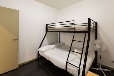 MEGAN, 2BDR Melbourne Apartment - Accommodation Georgetown 0