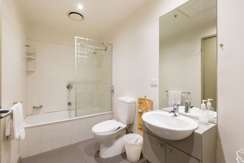 MEGAN, 2BDR Melbourne Apartment - Accommodation Georgetown 5