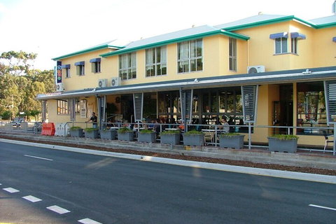 Pet Friendly Home Walking Distance To Surf Beach North St. Woorim - Accommodation Georgetown 1