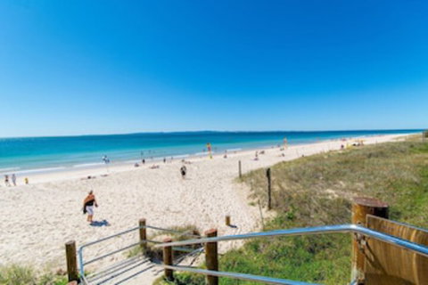 Pet Friendly Home Walking Distance To Surf Beach North St. Woorim - Accommodation Georgetown 0