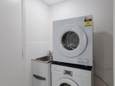 Unit 301 The Shoal 6 8 Bullecourt Street Air Con Walking To Local Shops & Beach - Accommodation Georgetown 3