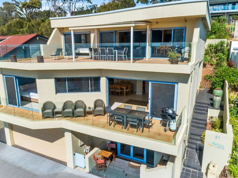 Aqua Shores Award Winning Apartment - Accommodation Georgetown 2