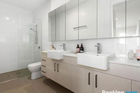 SEASIDE By THE BEACH - Accommodation Georgetown 5
