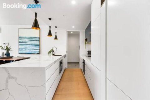 Luxe 101 At Martha Cove Waterfront Luxury On The Marina Walk To Beach - Accommodation Georgetown 1