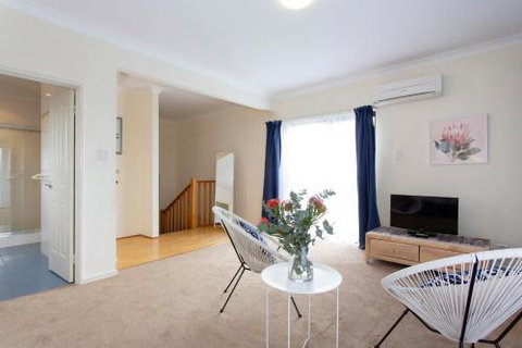 Bella Vista Townhouse With Views - Accommodation Georgetown 5