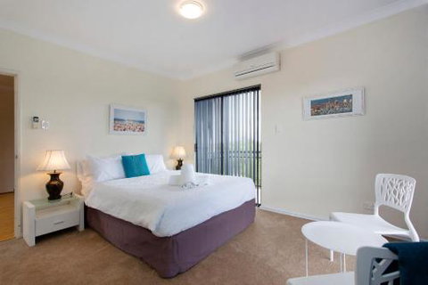 Bella Vista Townhouse With Views - Accommodation Georgetown 6