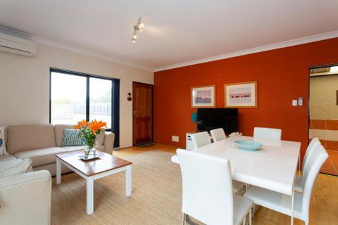 Bella Vista Townhouse With Views - Accommodation Georgetown 1