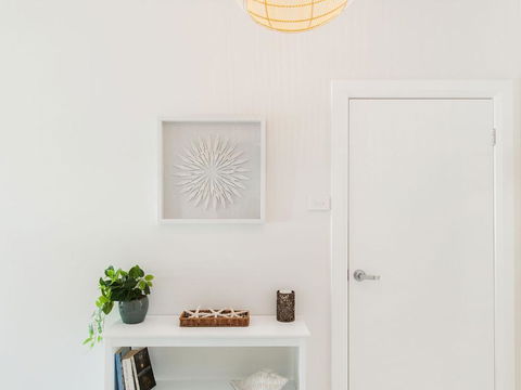 C A L M At Beautiful Shoal Bay - Accommodation Georgetown 3