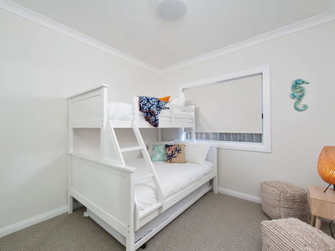 C A L M At Beautiful Shoal Bay - Accommodation Georgetown 4