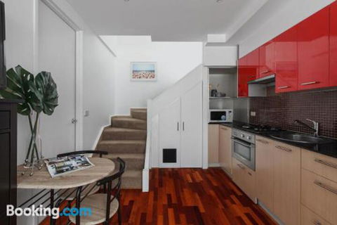 Heart Of Sandringham Apartment By Ready Set Host - Accommodation Georgetown 3