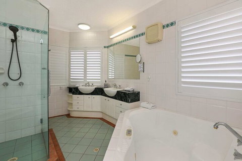 PRTFINO Ultimate Penthouse - Accommodation Georgetown 5