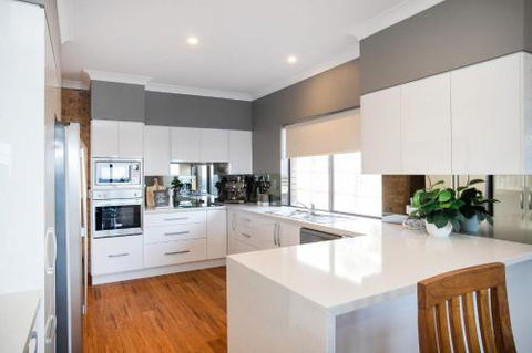 Panoramic Views 170 Mitchell Pde - Accommodation Georgetown 3