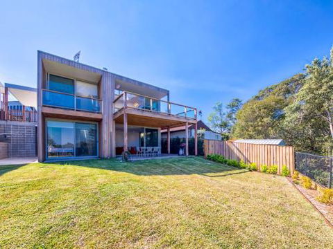 FAIRYTALE Gerroa 4pm Check Out Sundays - Accommodation Georgetown 1