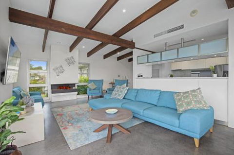 Beachfront Location 28 Mitchell Pde - Accommodation Georgetown 4