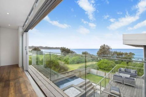 Beachfront Location 28 Mitchell Pde - Accommodation Georgetown 6
