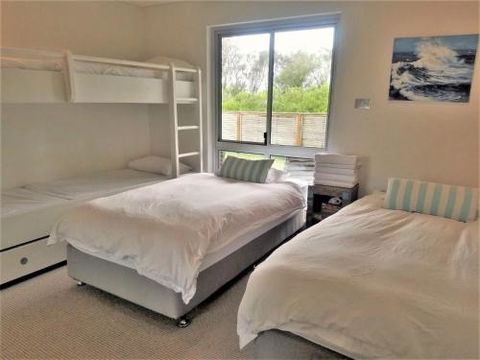 Beachfront Location 28 Mitchell Pde - Accommodation Georgetown 2