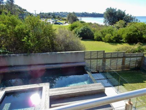 Beachfront Location 28 Mitchell Pde - Accommodation Georgetown 3