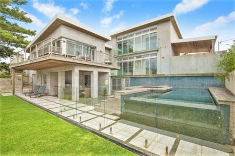 Beachfront Location 28 Mitchell Pde - Accommodation Georgetown 0