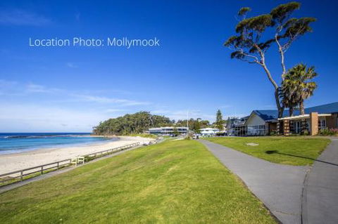 Beachfront Location 28 Mitchell Pde - Accommodation Georgetown 1