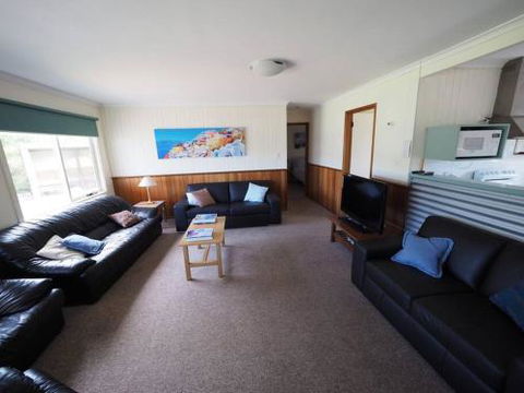 27 Beach Parade Sandy Point - Accommodation Georgetown 2
