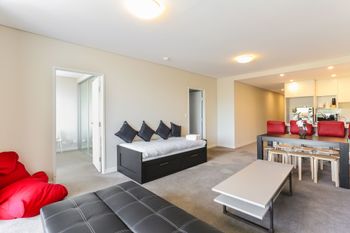 Spacious Apartment At Waitara - Accommodation Georgetown 6